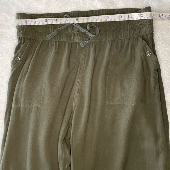 Aritzia TNA Olive Azure Joggers - Picture 4 of 5